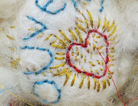 Tisser du lien, broder des mots